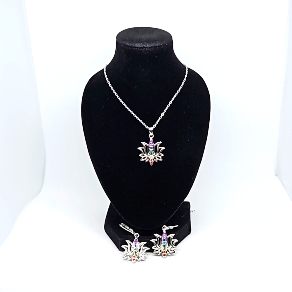 Chakra Lotus necklace and earrings set, silvery setting, NEW in wrappings.